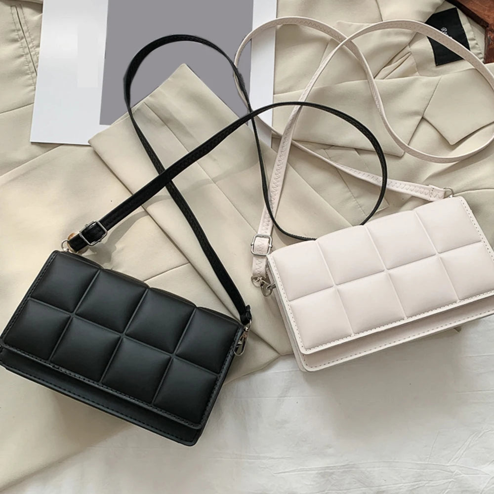 Elegant Women's Handbag - Trendy Crossbody Bag in Faux Leather