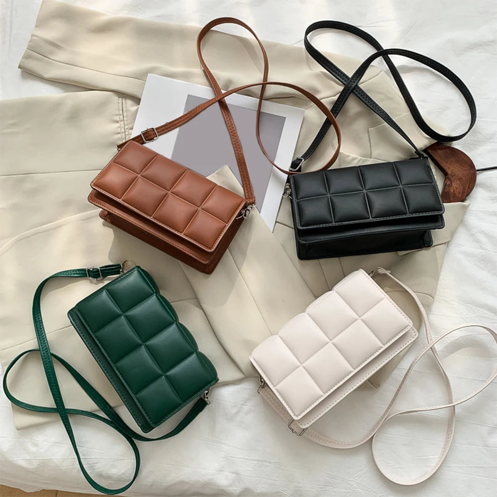 Elegant Women's Handbag - Trendy Crossbody Bag in Faux Leather